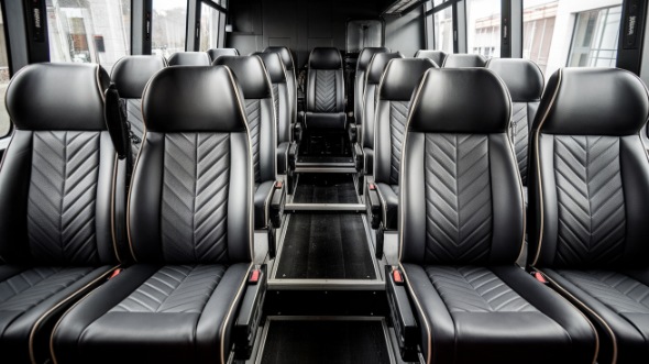 35 passenger minibus rental des moines